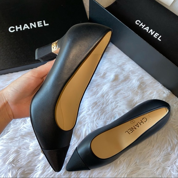 ❌ SOLD ❌ Chanel Pump Black with Gold CC Size 36.5 - Picture 5 of 10
